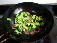 腊肉炒西兰花的做法步骤7